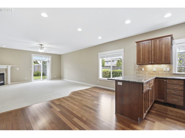 1438 N JUNIPER Pl, Canby, OR 97013