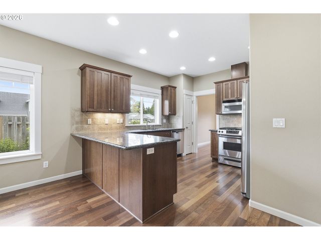 1438 N JUNIPER Pl, Canby, OR 97013
