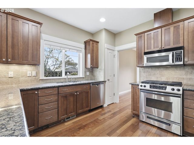 1438 N JUNIPER Pl, Canby, OR 97013