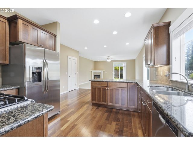 1438 N JUNIPER Pl, Canby, OR 97013