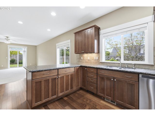 1438 N JUNIPER Pl, Canby, OR 97013