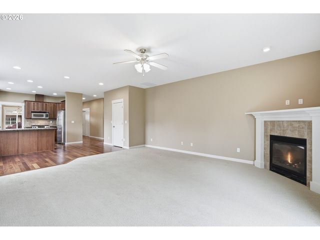 1438 N JUNIPER Pl, Canby, OR 97013