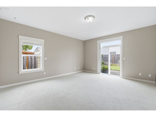 1438 N JUNIPER Pl, Canby, OR 97013