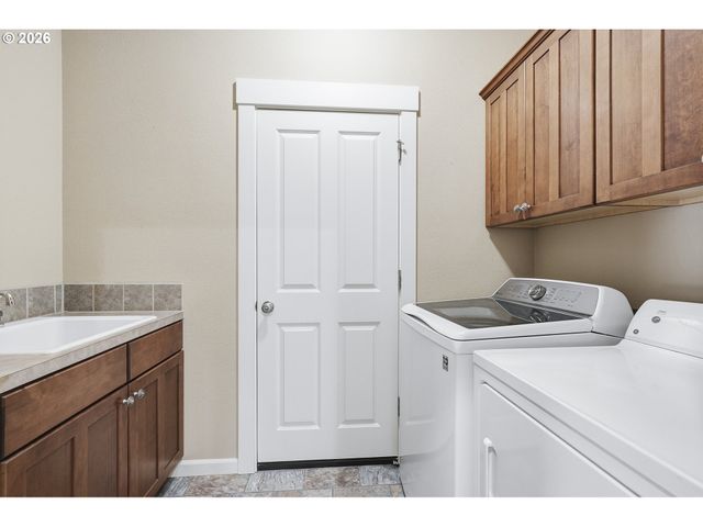 1438 N JUNIPER Pl, Canby, OR 97013