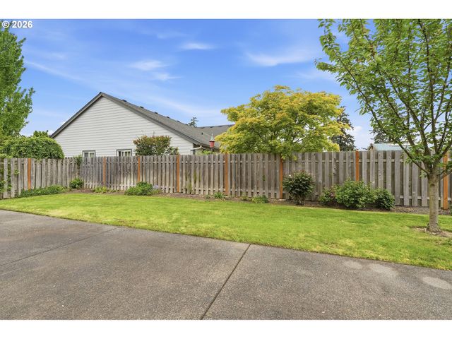 1438 N JUNIPER Pl, Canby, OR 97013