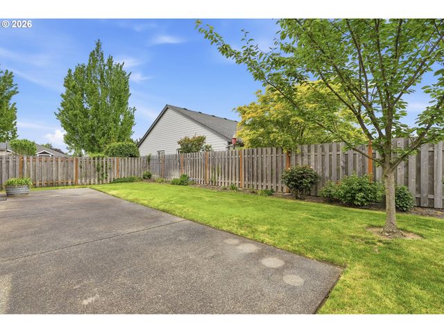 1438 N JUNIPER Pl, Canby, OR 97013
