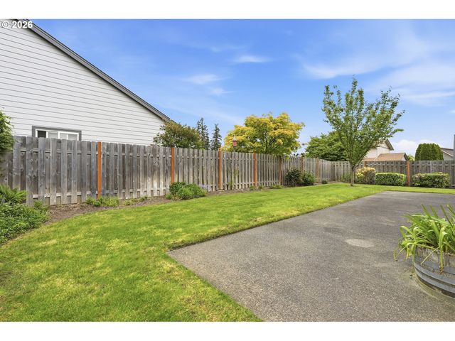 1438 N JUNIPER Pl, Canby, OR 97013