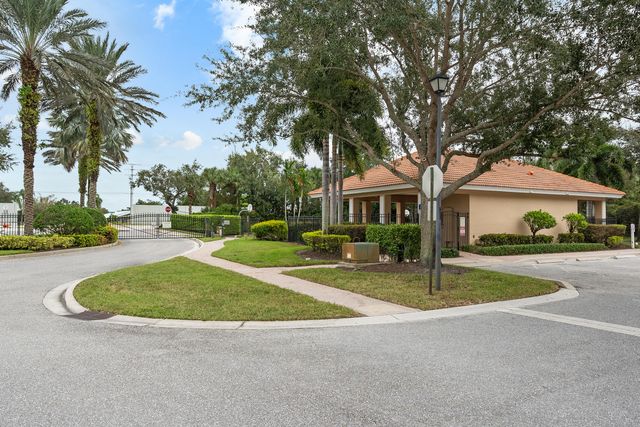 75 SW Squirrel Nest Way, Stuart, FL 34997