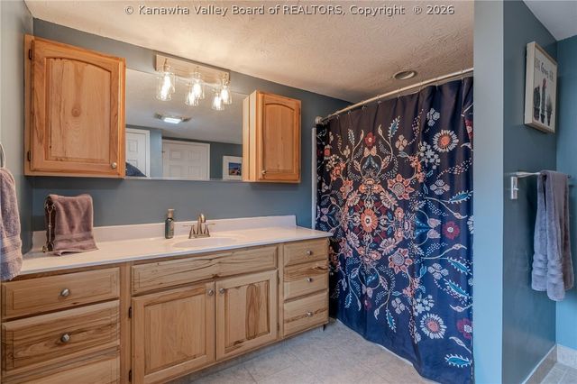 867 Young Hollow Road, Kenna, WV 25248