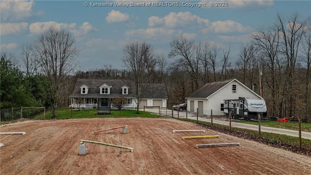 867 Young Hollow Road, Kenna, WV 25248