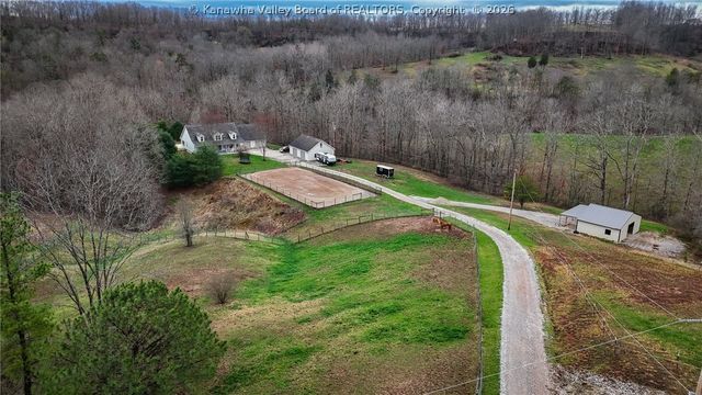 867 Young Hollow Road, Kenna, WV 25248