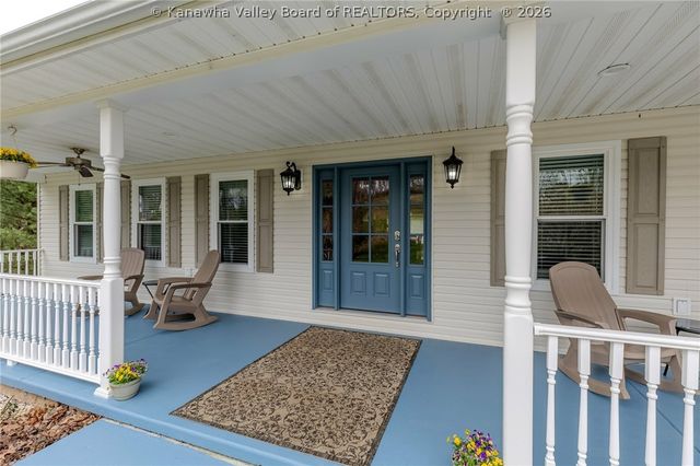 867 Young Hollow Road, Kenna, WV 25248