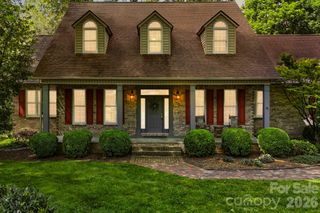 17 Crooked Oak Court, Hendersonville, NC 28791