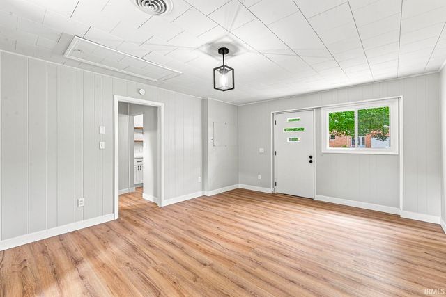 102 S Greenlawn Avenue, South Bend, IN 46617