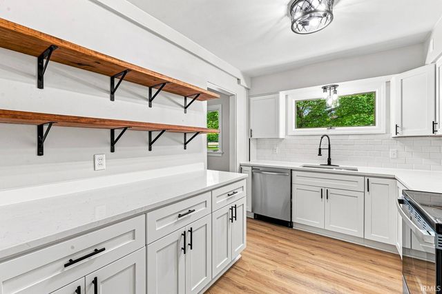 102 S Greenlawn Avenue, South Bend, IN 46617