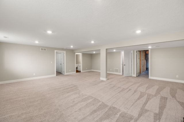 683 SE Dapple Drive, West Des Moines, IA 50265