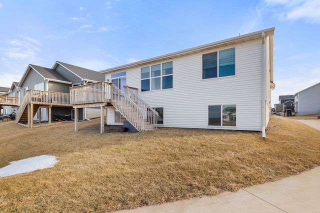 683 SE Dapple Drive, West Des Moines, IA 50265