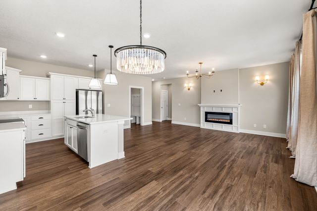 683 SE Dapple Drive, West Des Moines, IA 50265