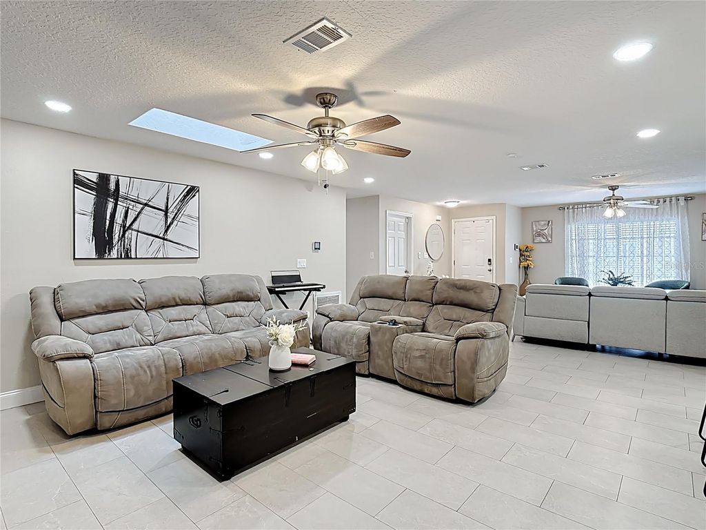 Image 12 of property listing at 2661 AMES HAVEN ROAD, Kissimmee, FL 34744