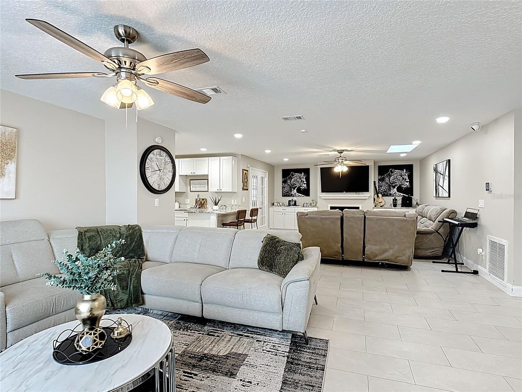 Image 9 of property listing at 2661 AMES HAVEN ROAD, Kissimmee, FL 34744