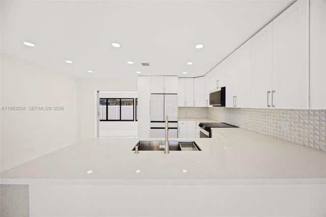 21 SE 7th St, Pompano Beach, FL 33060