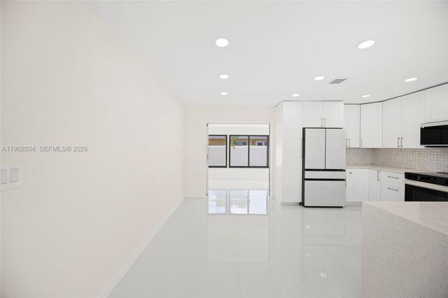 21 SE 7th St, Pompano Beach, FL 33060