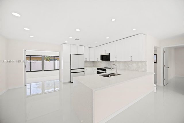 21 SE 7th St, Pompano Beach, FL 33060