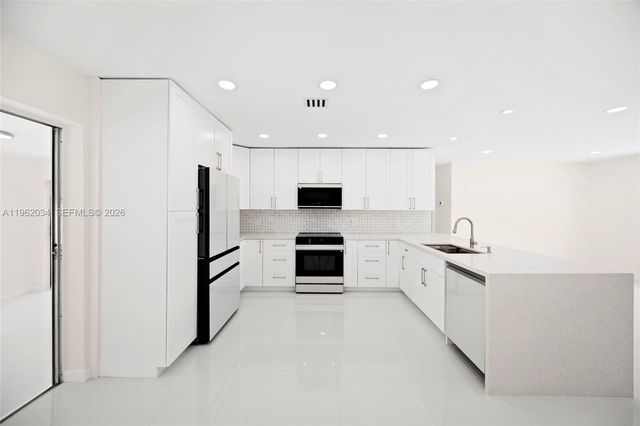 21 SE 7th St, Pompano Beach, FL 33060