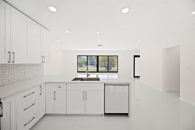 21 SE 7th St, Pompano Beach, FL 33060