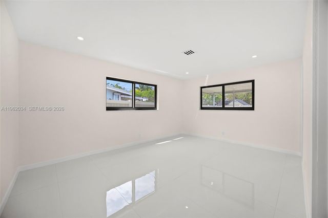 21 SE 7th St, Pompano Beach, FL 33060