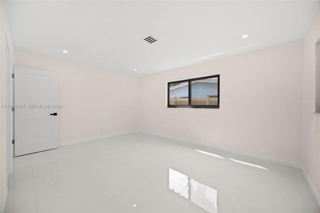 21 SE 7th St, Pompano Beach, FL 33060