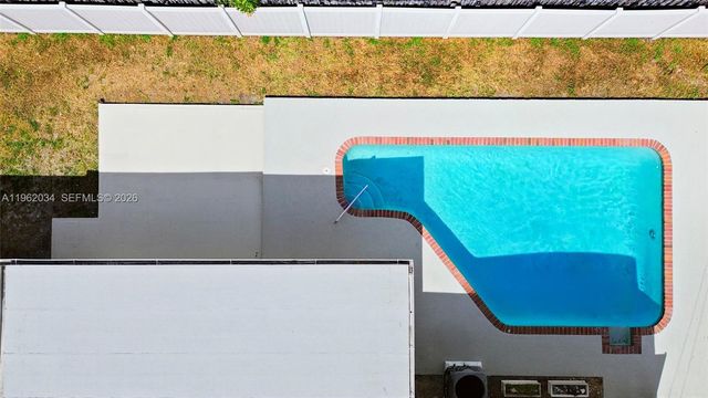 21 SE 7th St, Pompano Beach, FL 33060