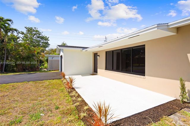 21 SE 7th St, Pompano Beach, FL 33060