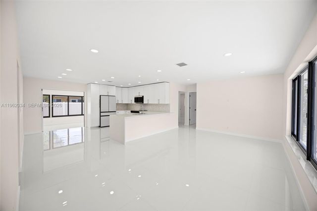 21 SE 7th St, Pompano Beach, FL 33060