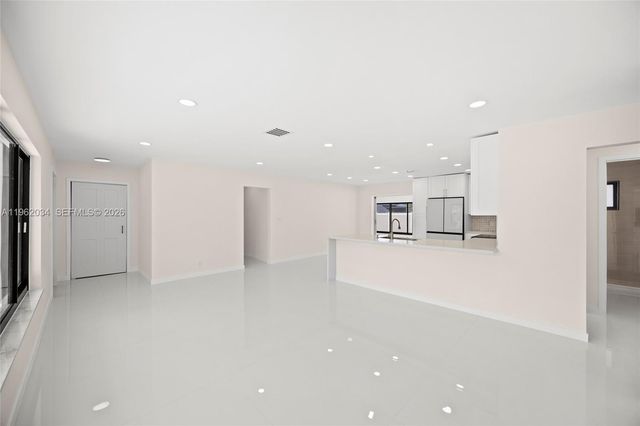 21 SE 7th St, Pompano Beach, FL 33060