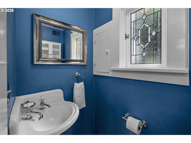 524 Nw ALBEMARLE Ter, Portland, OR 97210