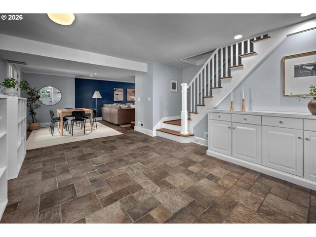 524 Nw ALBEMARLE Ter, Portland, OR 97210