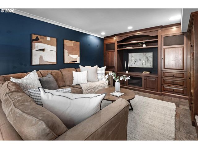 524 Nw ALBEMARLE Ter, Portland, OR 97210