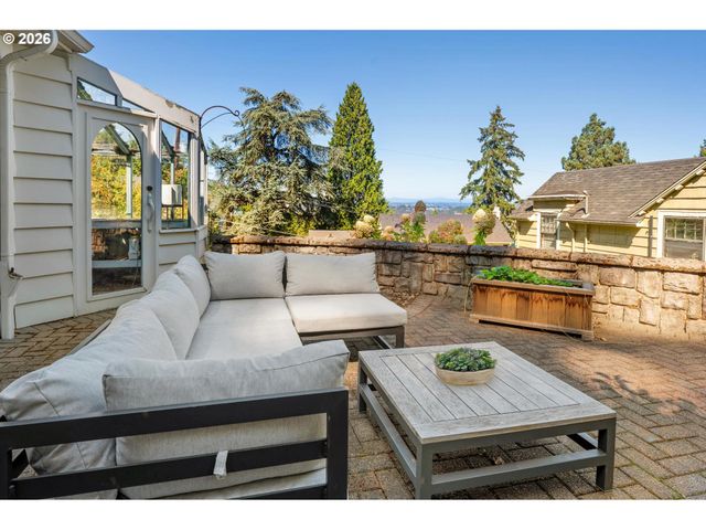 524 Nw ALBEMARLE Ter, Portland, OR 97210