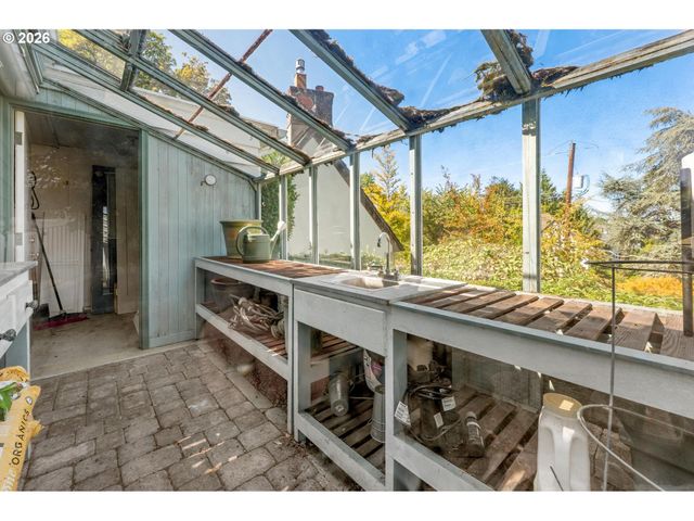 524 Nw ALBEMARLE Ter, Portland, OR 97210