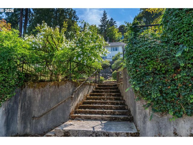 524 Nw ALBEMARLE Ter, Portland, OR 97210