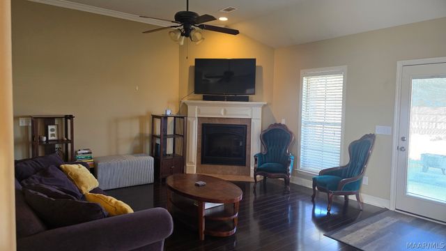 76 Cotton Terrace Drive, Deatsville, AL 36022