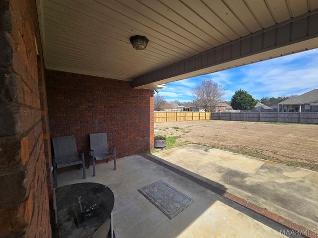 76 Cotton Terrace Drive, Deatsville, AL 36022