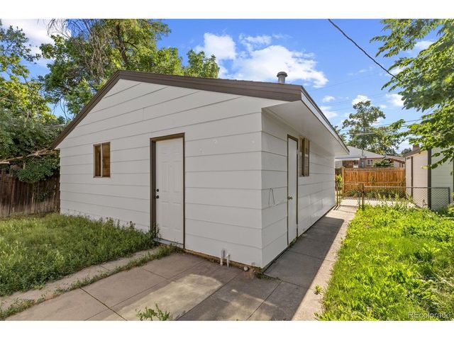 1732 Lansing St, Aurora, CO 80010