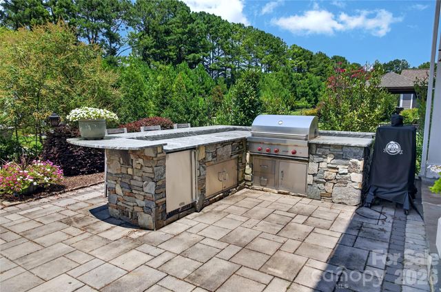 5110 Harwich Circle, Matthews, NC 28104