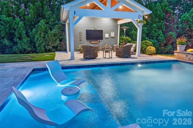 5110 Harwich Circle, Matthews, NC 28104