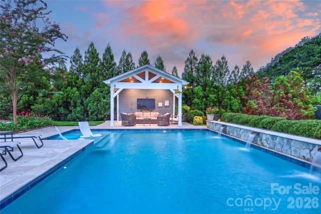 5110 Harwich Circle, Matthews, NC 28104