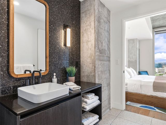 48 East Ave 2011, Austin, TX 78701