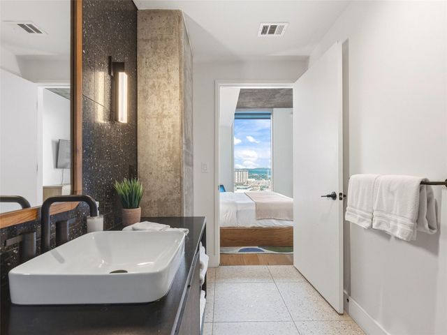 48 East Ave 2011, Austin, TX 78701