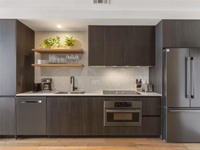 48 East Ave 2011, Austin, TX 78701
